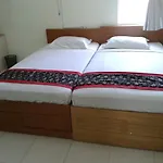 Rumah Tawa Guesthouse - 2 Syariah