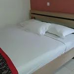 Rumah Tawa Guesthouse - 2 Syariah